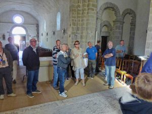Visite des gens du Pilat, dans l'église